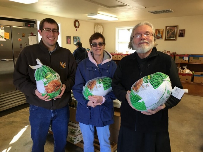 Volunteers handing out turkeys on Thanksgiving